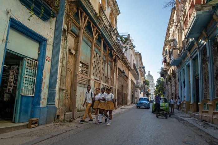 school kids habana streets